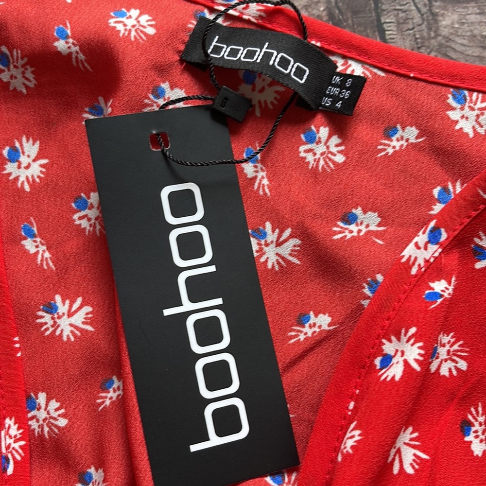 BOOHOO | Red floral short sleeve full length crossover jumpsuit - Picture 5 of 8